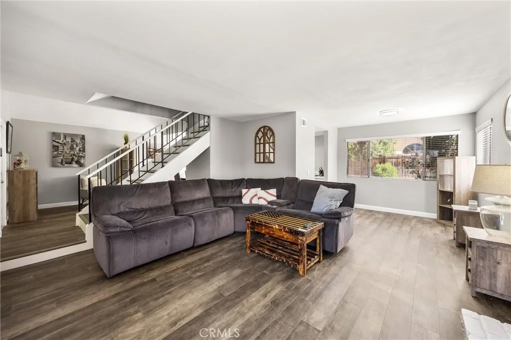346 E Jarvis