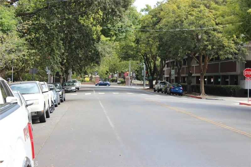 824 W 1st Street