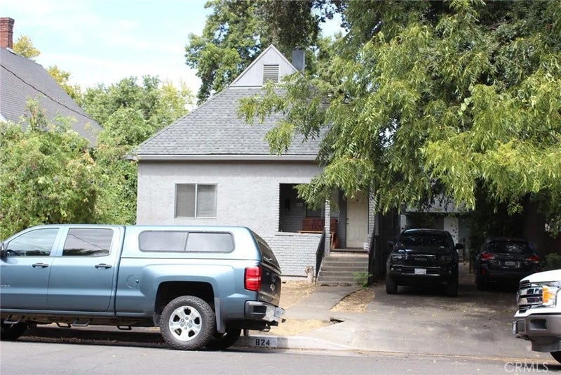 824 W 1st Street