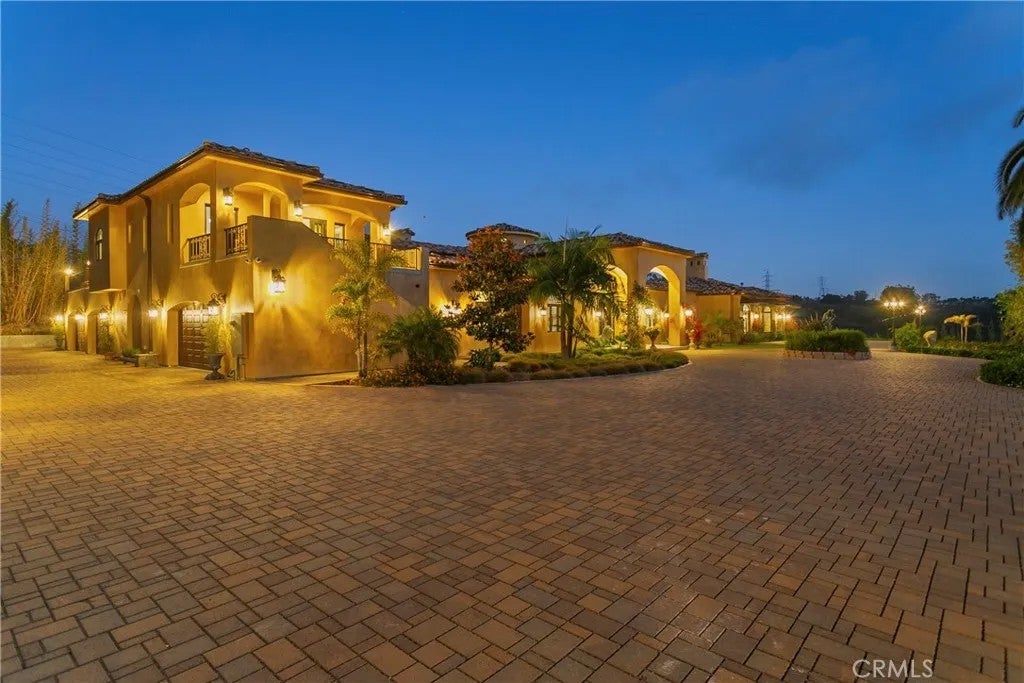 6884 Poco Lago