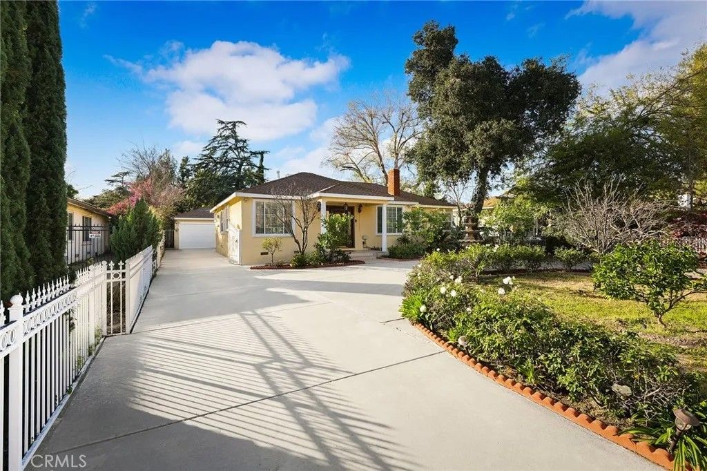 Photo of 731 S Michillinda Avenue, Pasadena, CA 91107 (MLS # WS26010883)