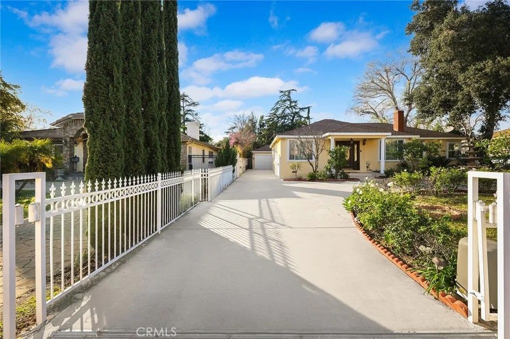 Photo of 731 S Michillinda Avenue, Pasadena, CA 91107 (MLS # WS26010883)