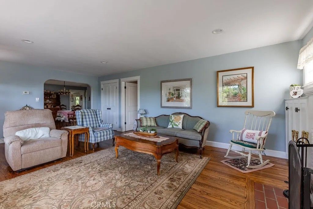 Photo of 1121 Vista Way, Oceanside, CA 92054 (MLS # HD26091113)