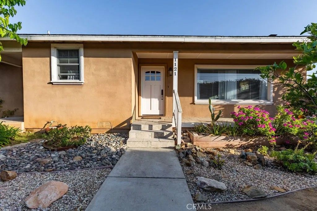 Photo of 1121 Vista Way, Oceanside, CA 92054 (MLS # HD26091113)