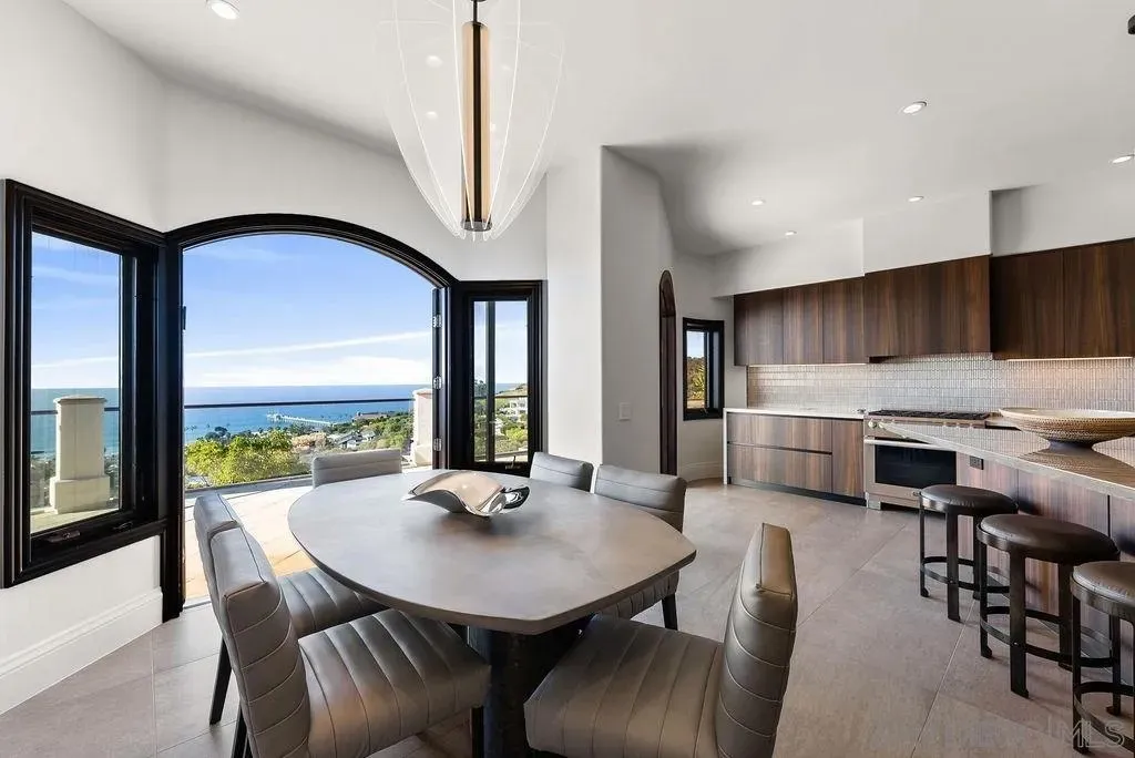 La Jolla, California 92037, United States, 5 Bedrooms Bedrooms, ,6 BathroomsBathrooms,Residential,Active,249842