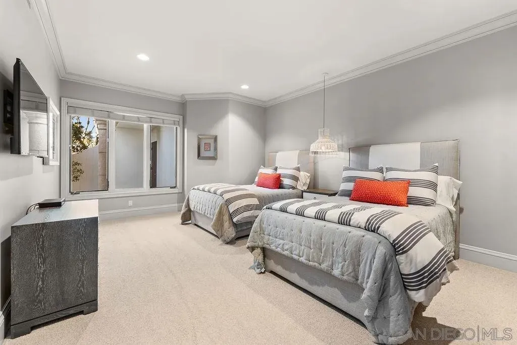 La Jolla, California 92037, United States, 5 Bedrooms Bedrooms, ,6 BathroomsBathrooms,Residential,Active,249842