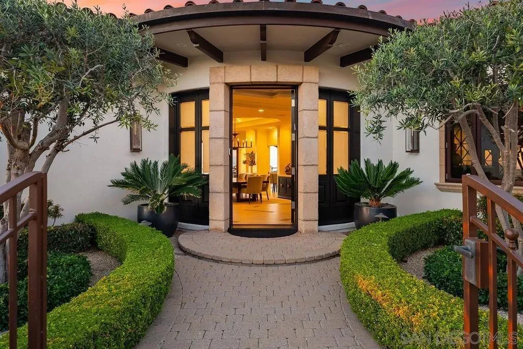 La Jolla, California 92037, United States, 5 Bedrooms Bedrooms, ,6 BathroomsBathrooms,Residential,Active,249842