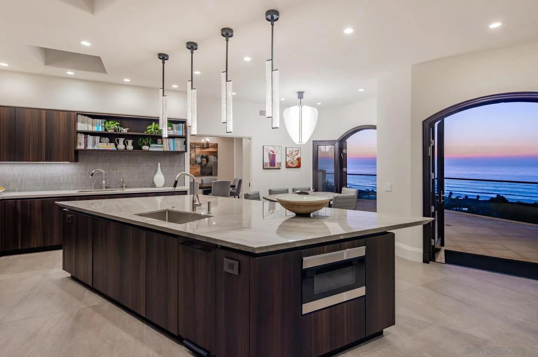 La Jolla, California 92037, United States, 5 Bedrooms Bedrooms, ,6 BathroomsBathrooms,Residential,Active,249842