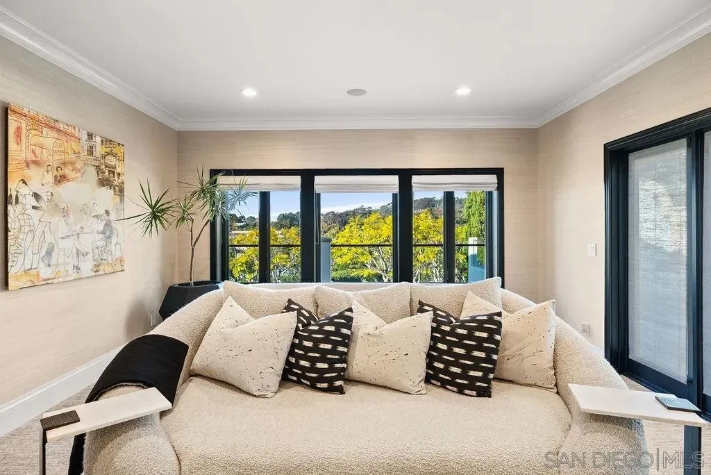 La Jolla, California 92037, United States, 5 Bedrooms Bedrooms, ,6 BathroomsBathrooms,Residential,Active,249842