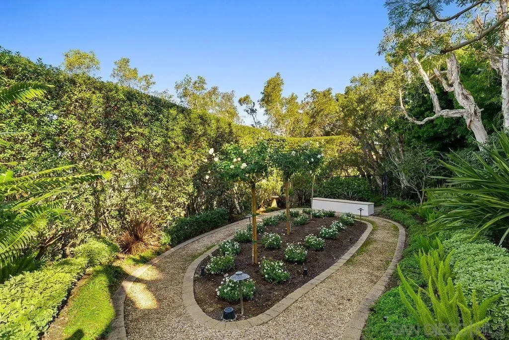 La Jolla, California 92037, United States, 5 Bedrooms Bedrooms, ,6 BathroomsBathrooms,Residential,Active,249842