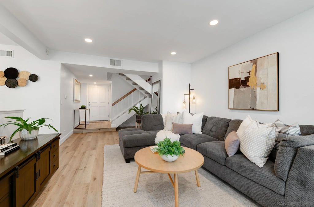 Photo of 5649 Lake Murray Blvd #B, La Mesa, CA 91942 (MLS # 260009658)