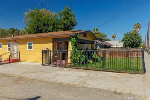 Photo of 233 9th ST, San Bernardino, CA 92410 (MLS # IV26153005)
