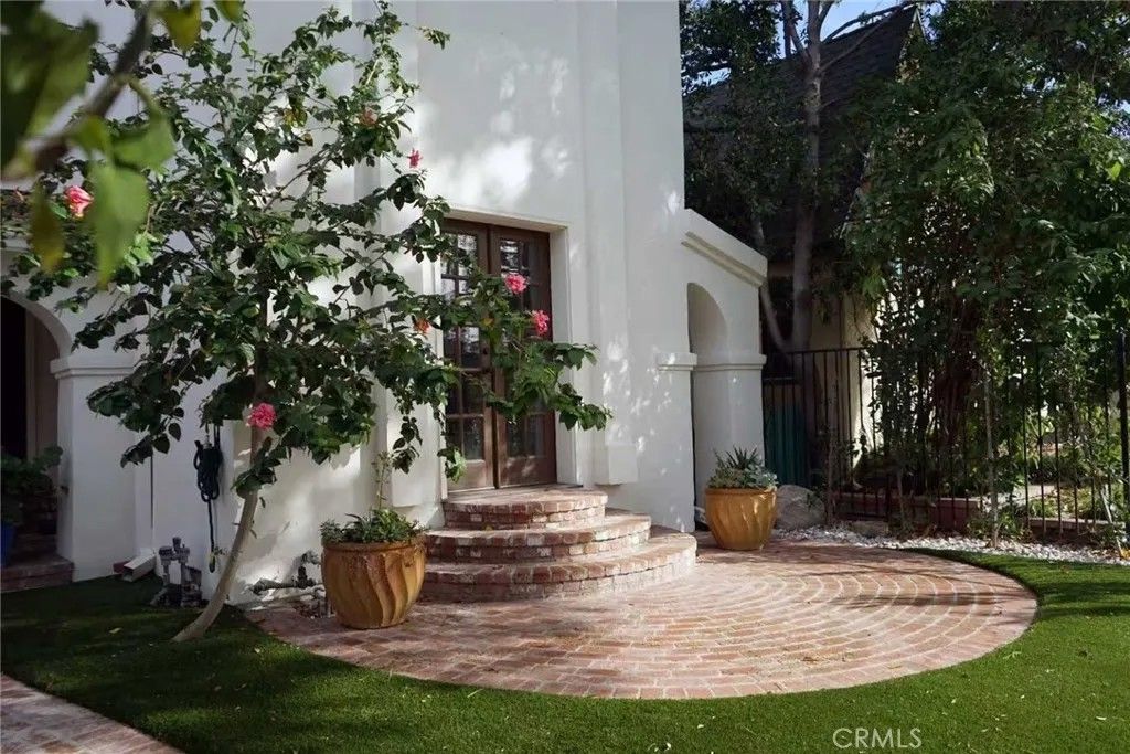 Photo of 920 N Ford St, Burbank, CA 91505 (MLS # OC26042202)