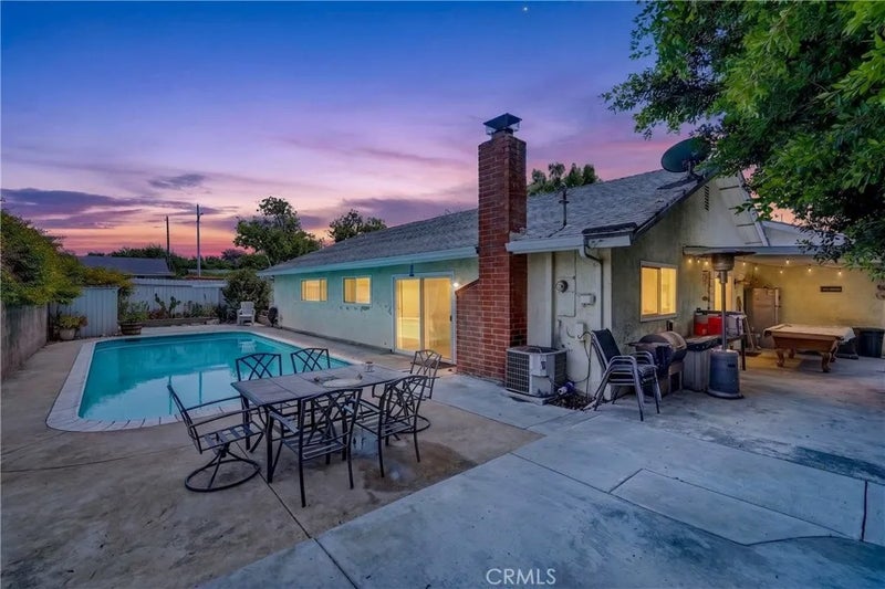 1215 Dickenson