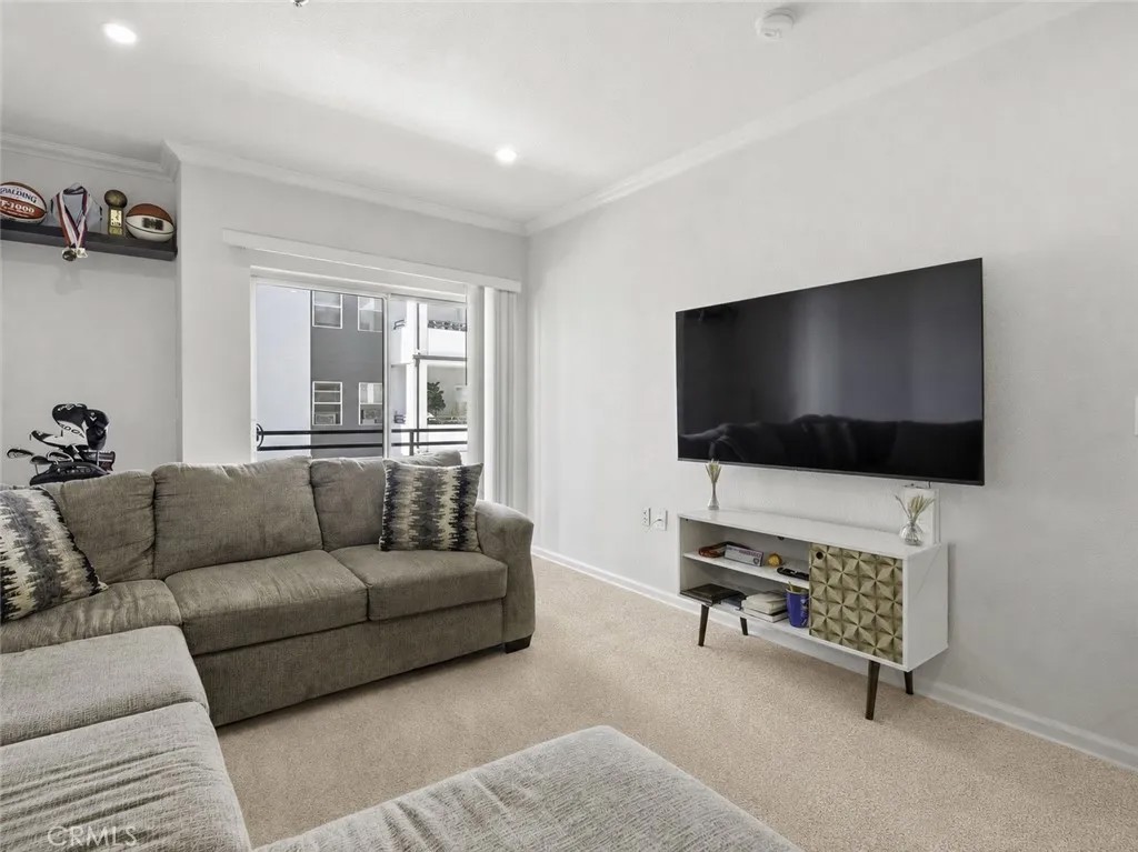 838 Pine 215