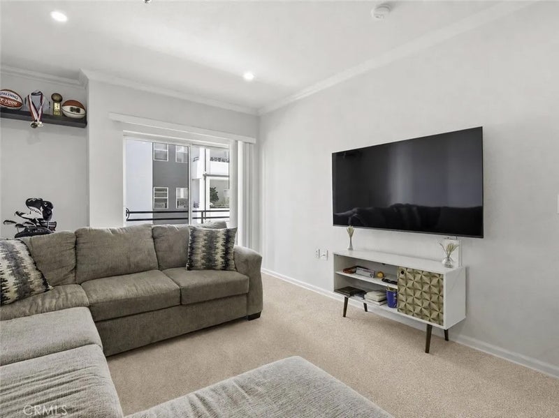 838 Pine 215