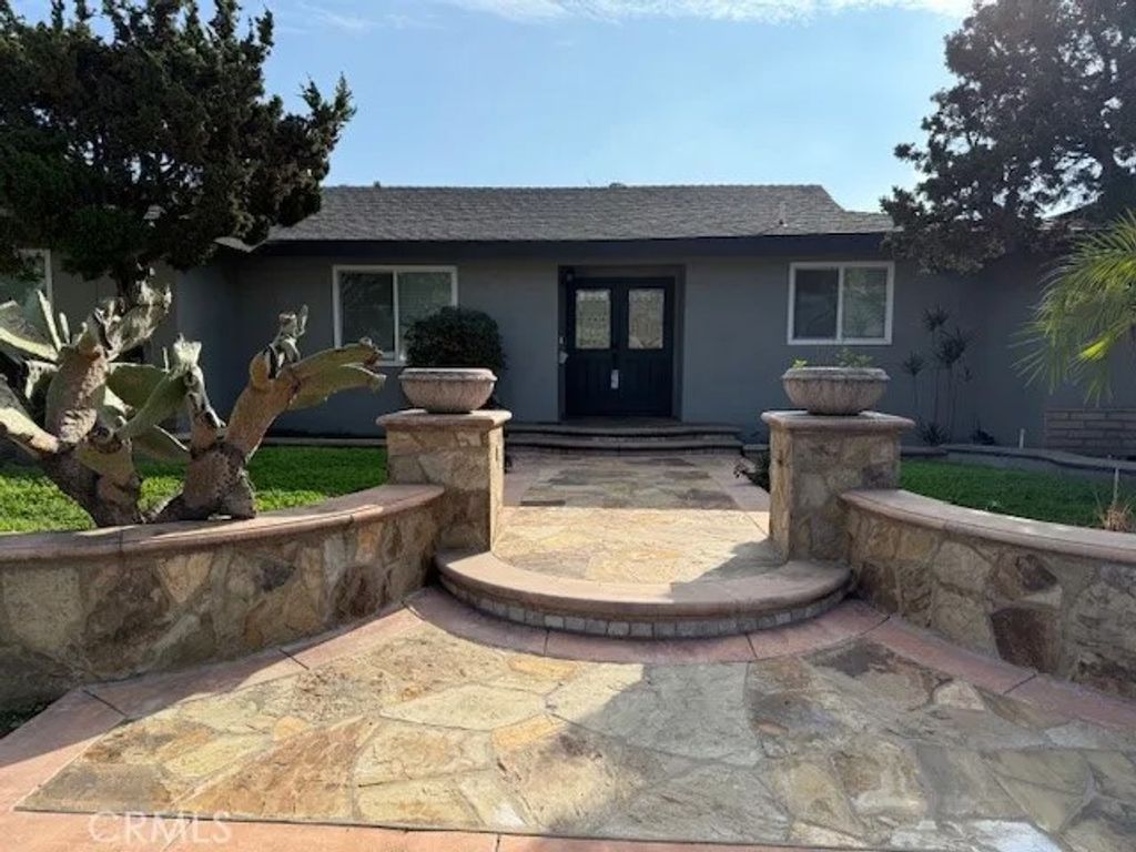 Photo of 928 E Meats Ave, Orange, CA 92865 (MLS # OC26021356)