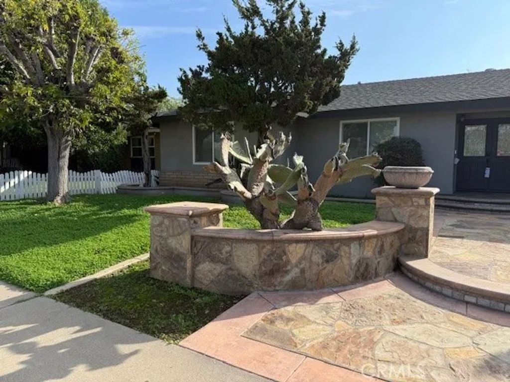 Photo of 928 E Meats Ave, Orange, CA 92865 (MLS # OC26021356)