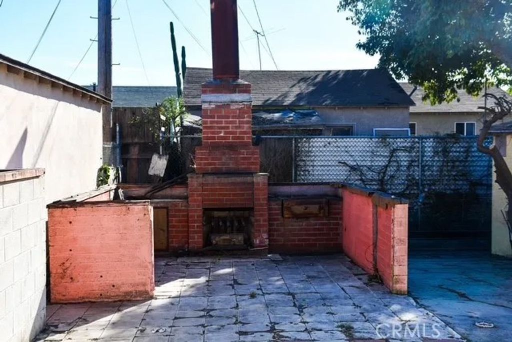 Photo of 1422 W 110th St, Los Angeles, CA 90047 (MLS # PW26012808)
