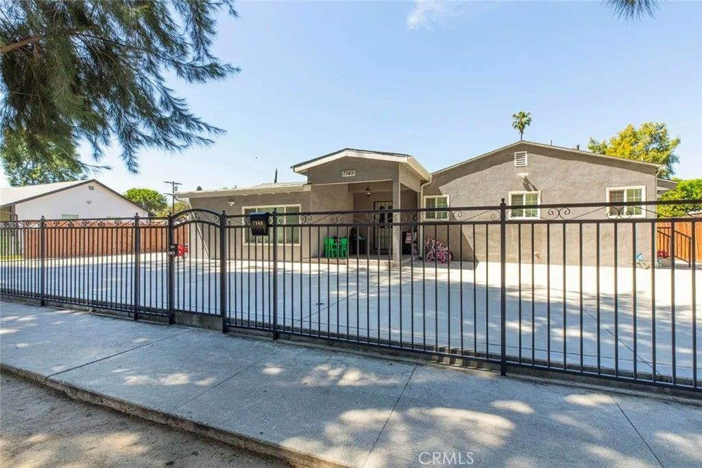 Photo of 7349 Etiwanda Ave, Reseda, CA 91335 (MLS # GD26075696)