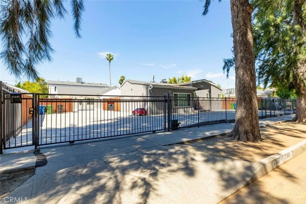 Photo of 7349 Etiwanda Ave, Reseda, CA 91335 (MLS # GD26075696)