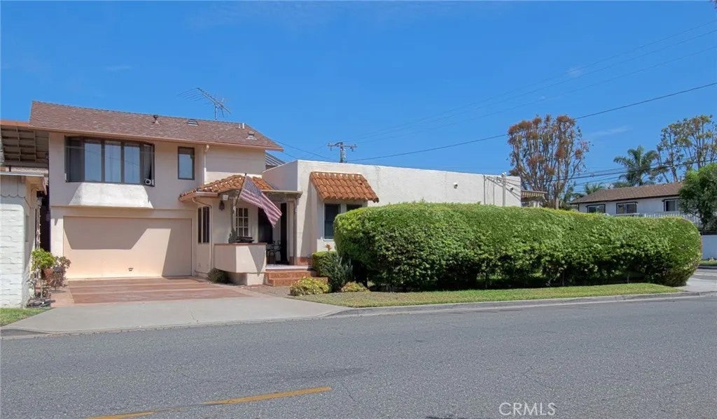 Photo of 2209 Elden Avenue, Costa Mesa, CA 92627 (MLS # LG26160849)