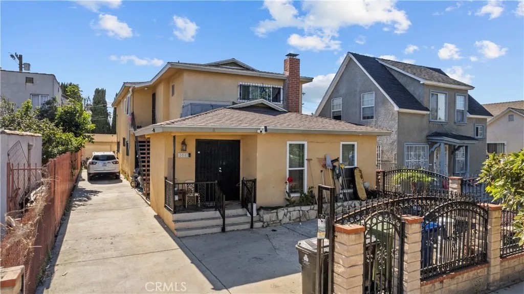3887 S Van Ness Avenue