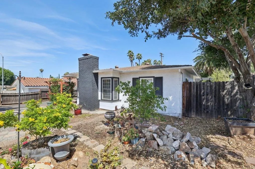 1220 Palomar Ter