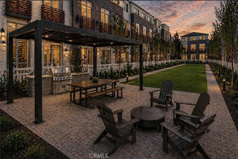 1306 W W Oakcrest Paseo