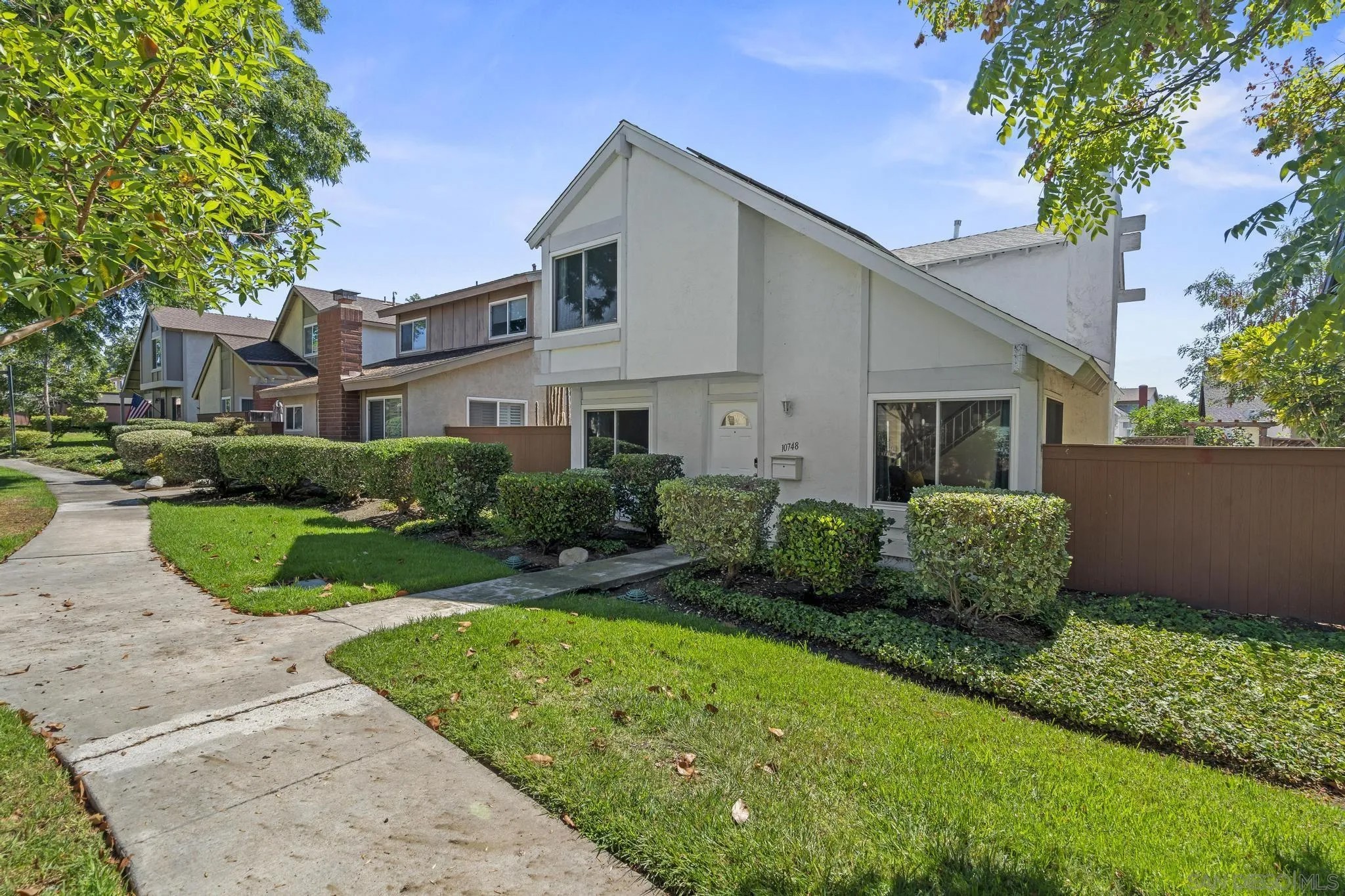 10748 Escobar Dr