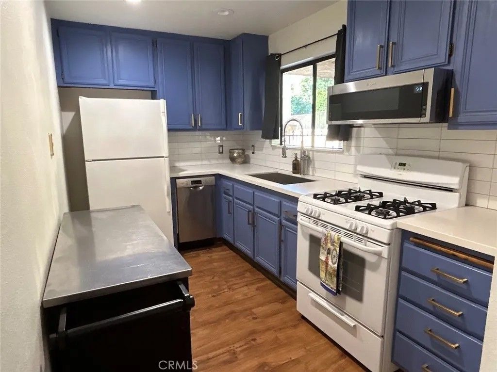 Photo of 5036 Echo Street #201, Los Angeles, CA 90042 (MLS # SR26021630)