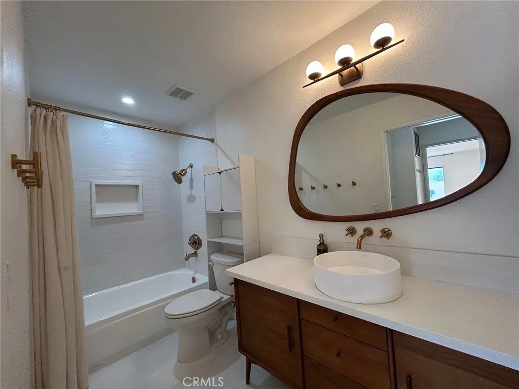 Photo of 5036 Echo Street #201, Los Angeles, CA 90042 (MLS # SR26021630)