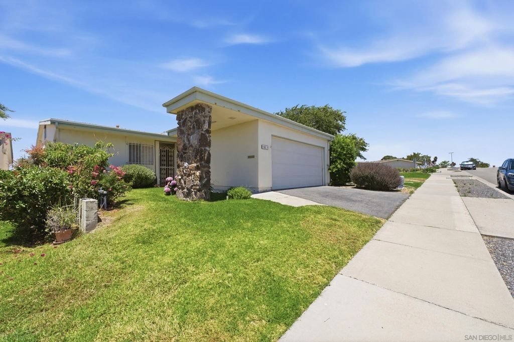 Photo of 3902 N Vista Campana #9, Oceanside, CA 92057 (MLS # 260014537)