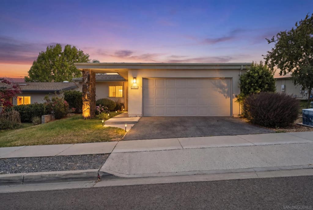 Photo of 3902 N Vista Campana #9, Oceanside, CA 92057 (MLS # 260014537)