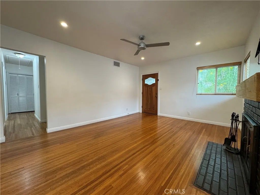 Photo of 240 S Mariposa St, Burbank, CA 91506 (MLS # BB26078280)