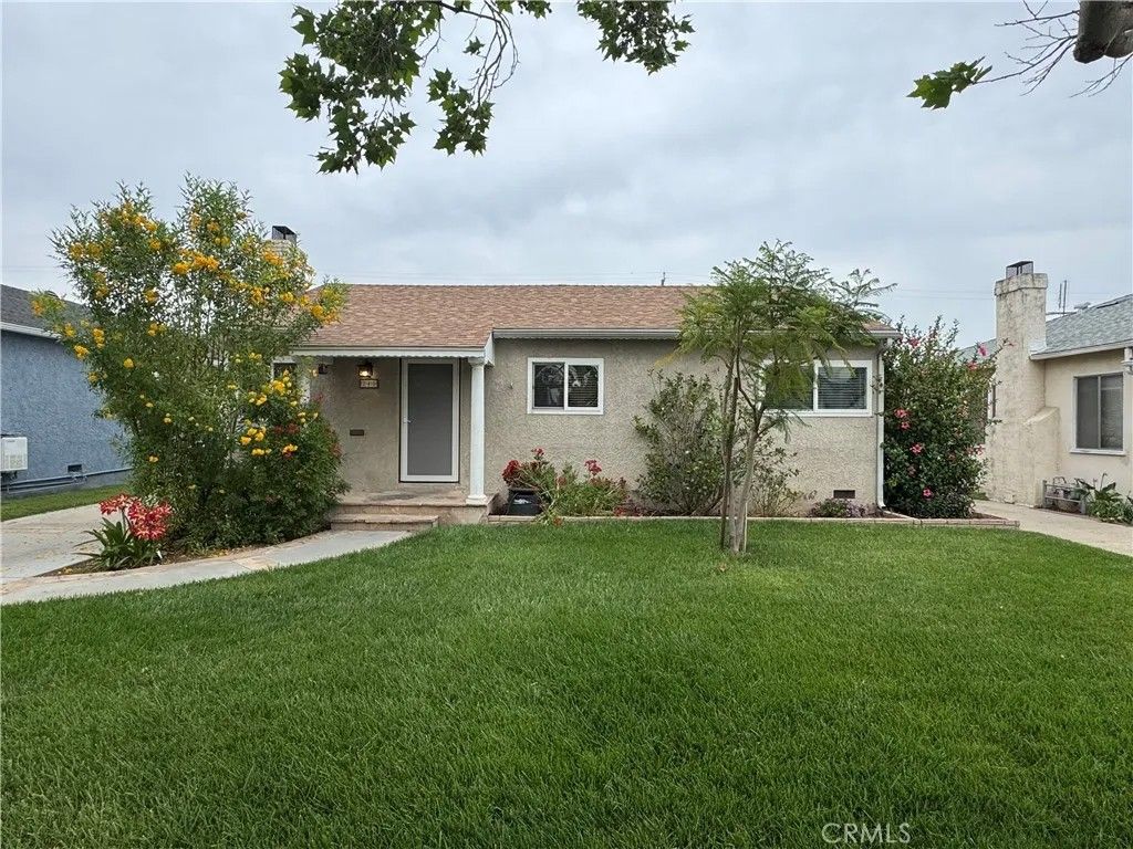 Photo of 240 S Mariposa St, Burbank, CA 91506 (MLS # BB26078280)
