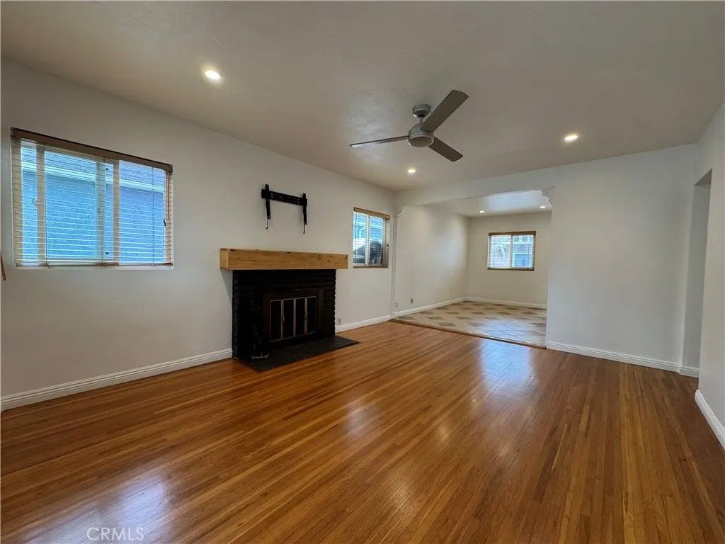 Photo of 240 S Mariposa St, Burbank, CA 91506 (MLS # BB26078280)