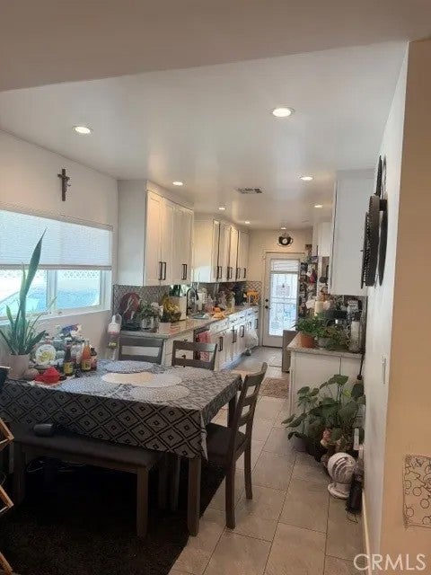 1122 N Beachwood