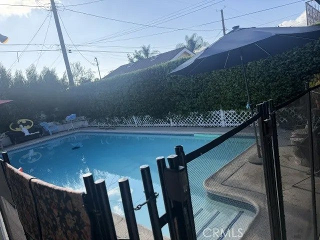 1122 N Beachwood