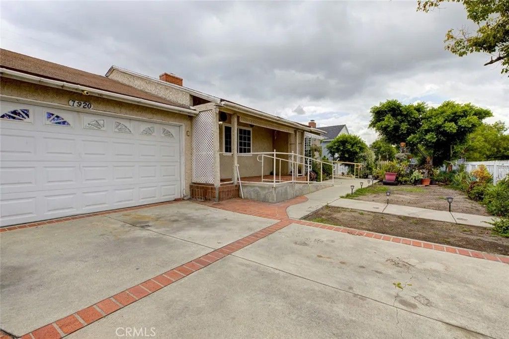 Photo of 7920 Riverton Avenue, Sun Valley, CA 91352 (MLS # GD26096705)