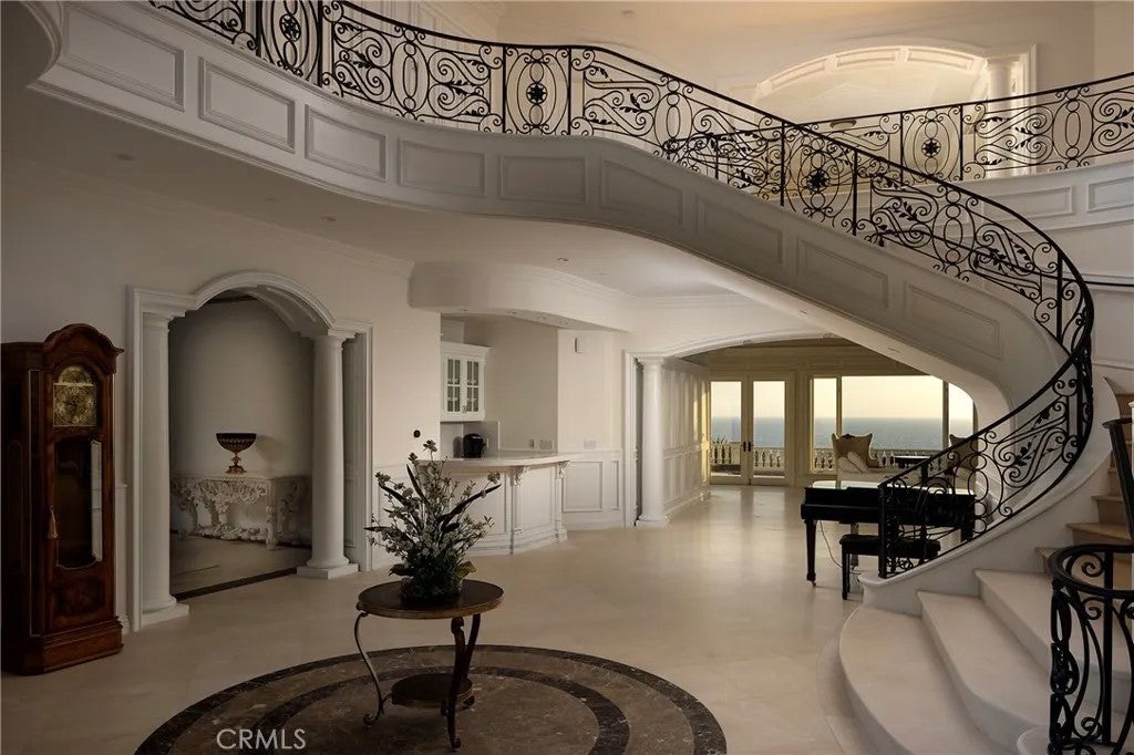 71 Ritz Cove