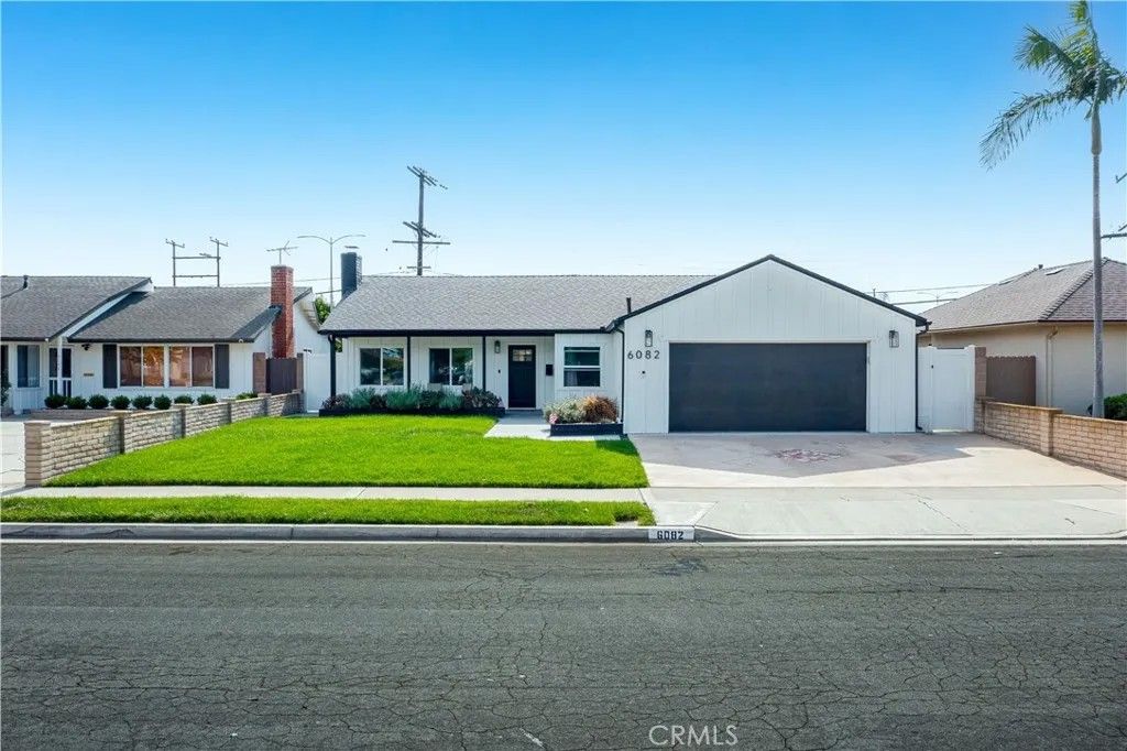 Photo of 6082 Royalist Dr, Huntington Beach, CA 92647 (MLS # OC25255779)