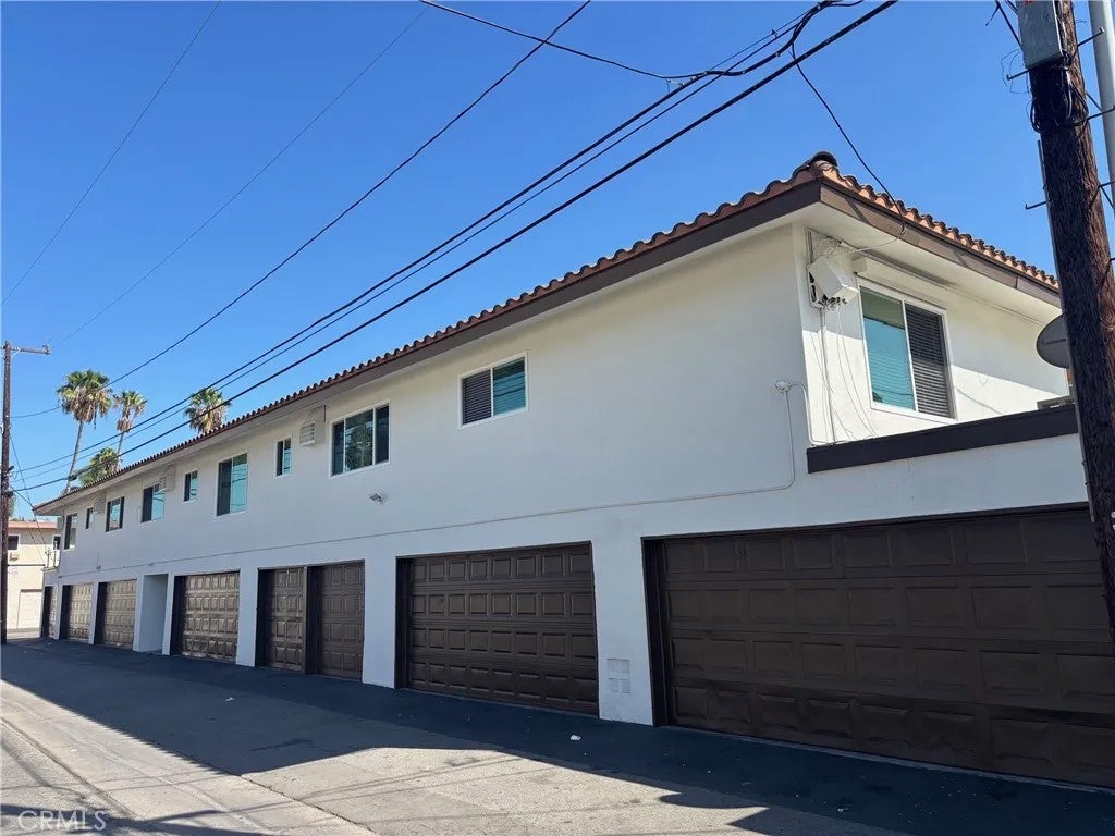 1521 E Canfield