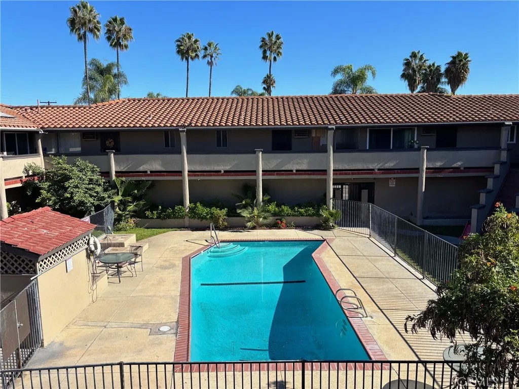 1521 E Canfield