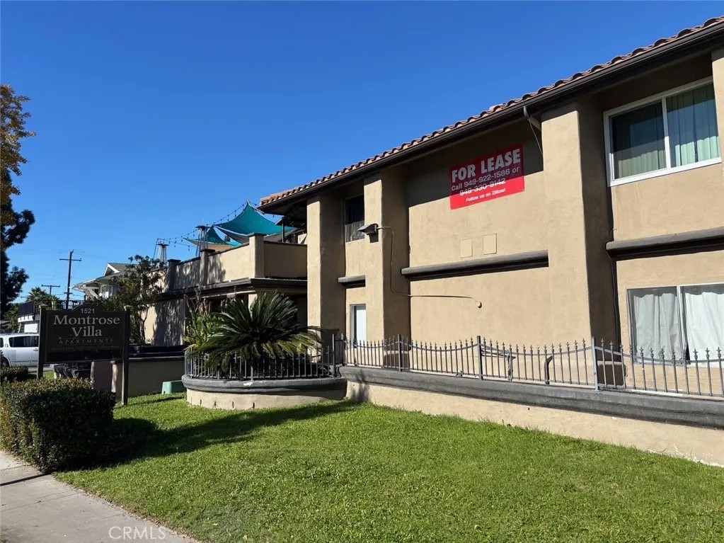 1521 E Canfield