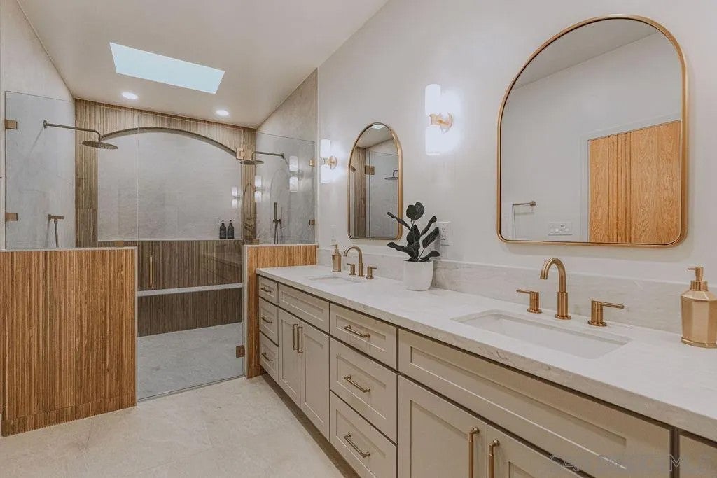 4985 Pacifica Dr