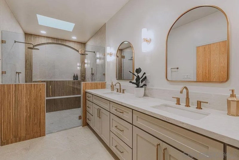 4985 Pacifica Dr