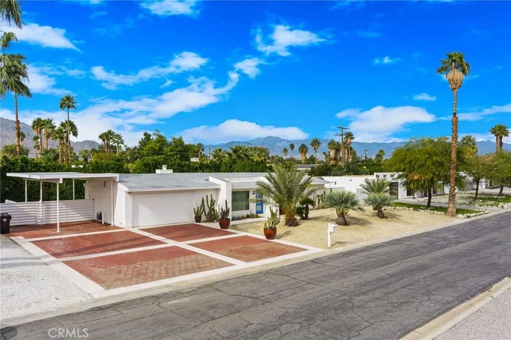 Photo of 2303 N Magnolia Rd, Palm Springs, CA 92262 (MLS # GD26046200)