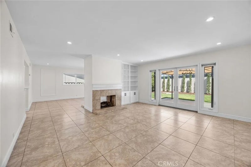 831 E Hoover
