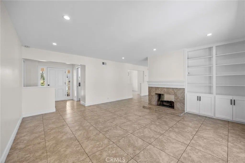 831 E Hoover
